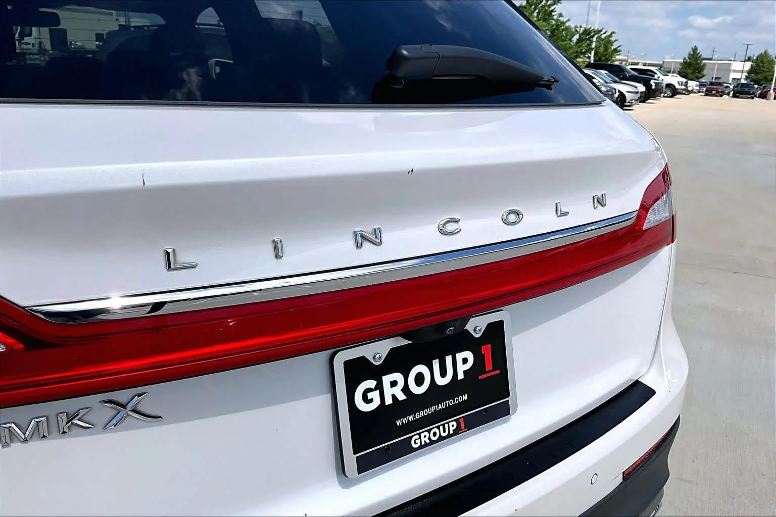 Used 2018 White Platinum Metallic Tri-Coat Lincoln Reserve image 10