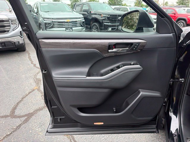 Used 2022 Midnight Black Metallic Toyota Platinum image 12