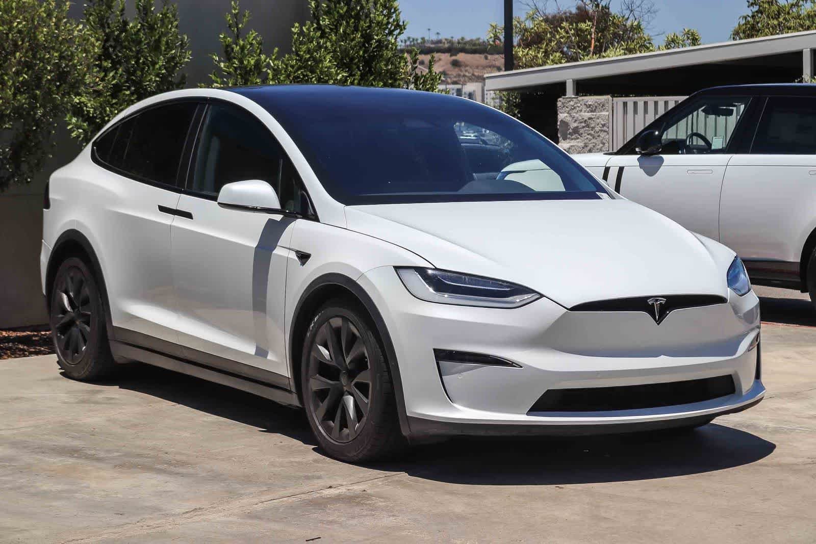Used 2022 White Tesla Plaid image 3