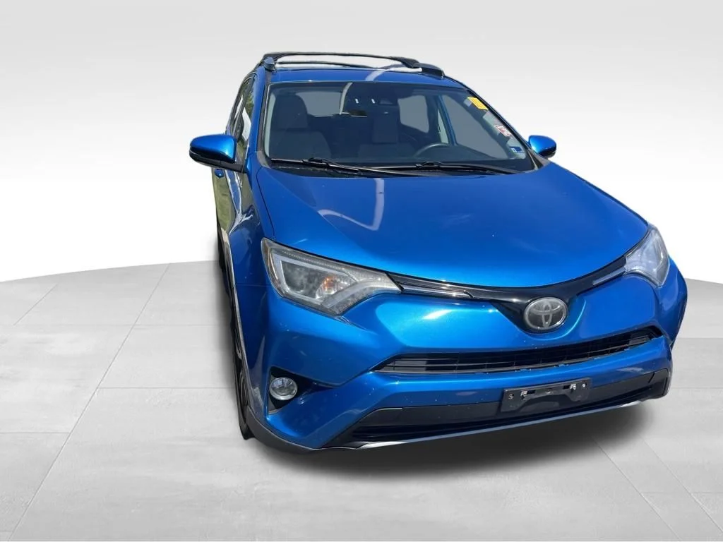 Used 2018 Blue Toyota XLE image 10