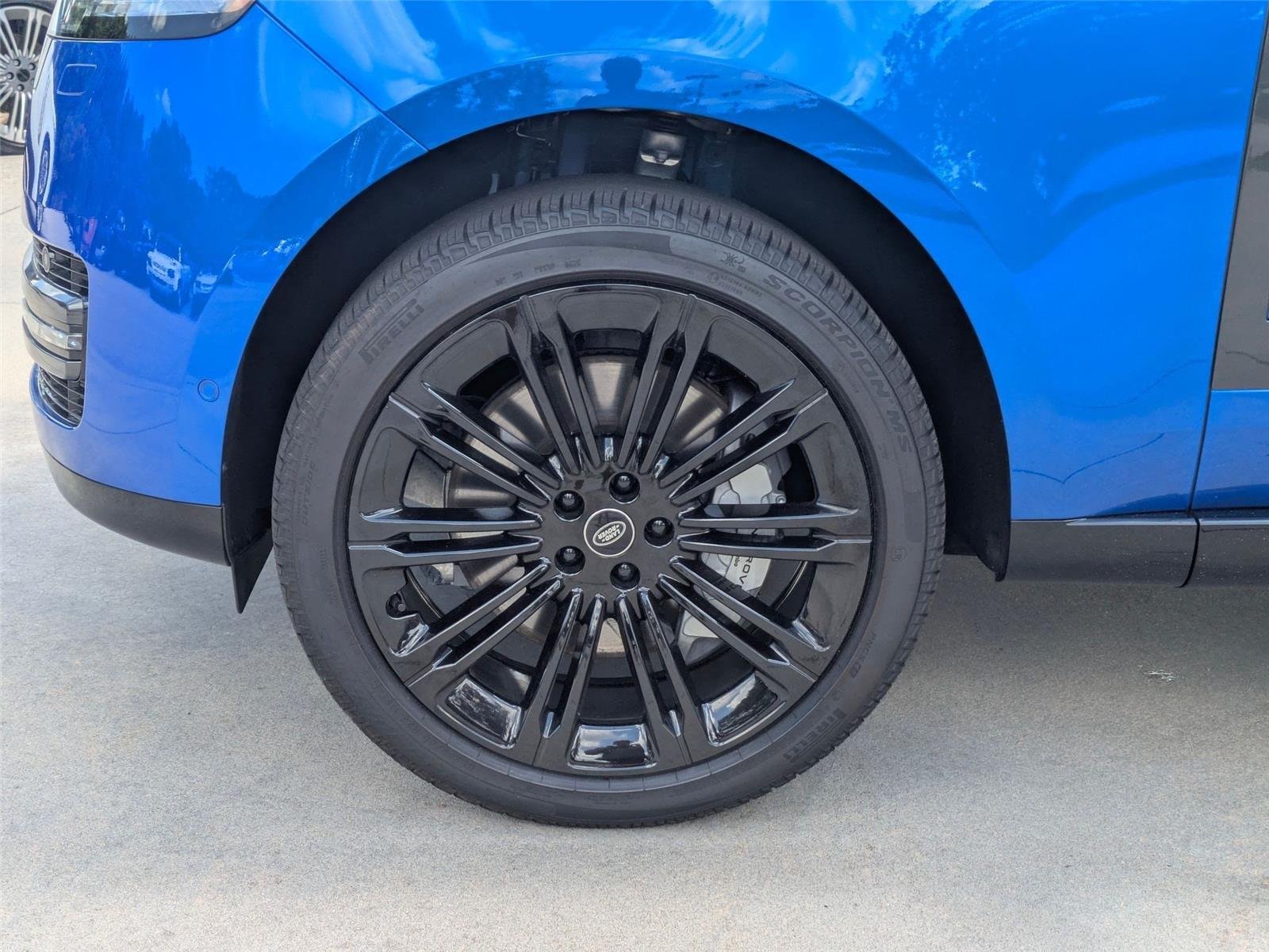 New 2026 Velocity Blue Land Rover SE image 10