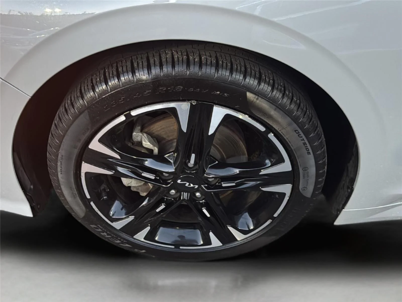 Used 2023 Wolf Gray Kia GT-Line image 29