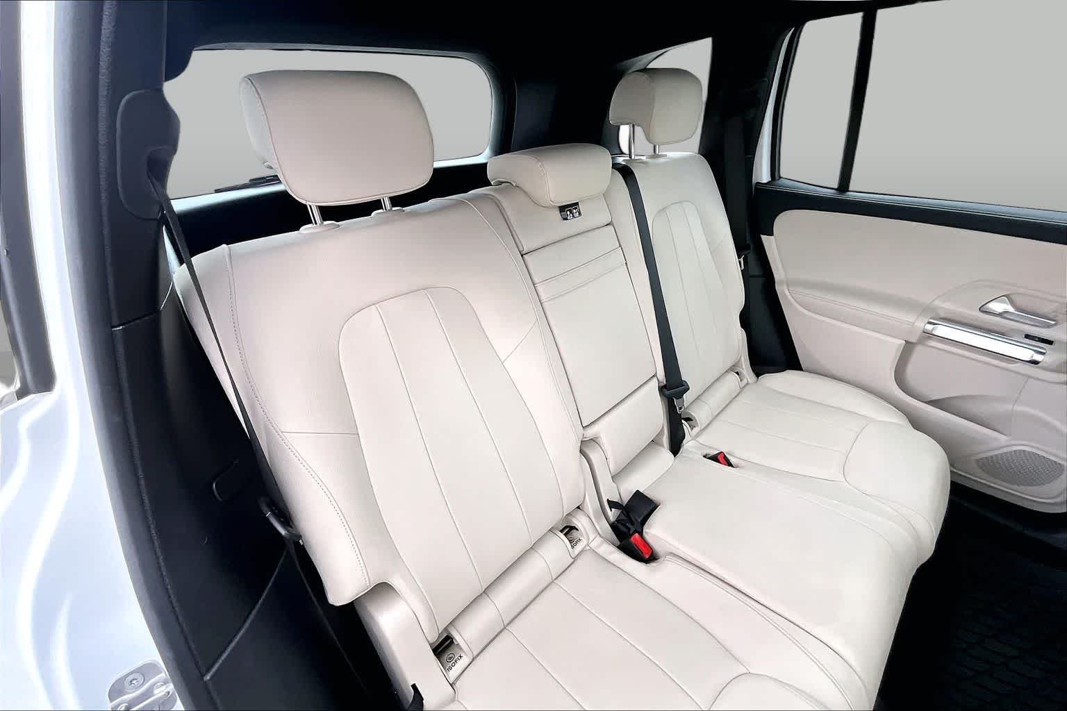 Used 2025 Polar White Mercedes-Benz GLB 250 image 20