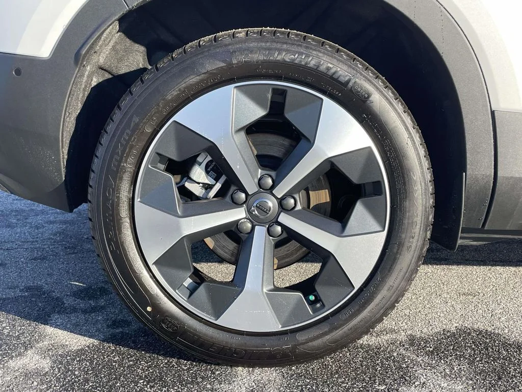 New 2026 Crystal White Volvo Plus image 31