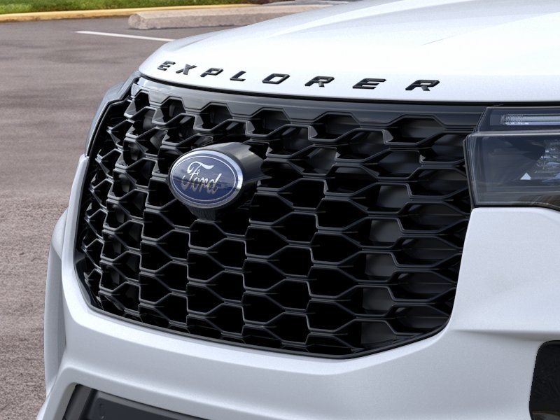 New 2026 Star White Metallic Tri-Coat Ford ST-Line image 17