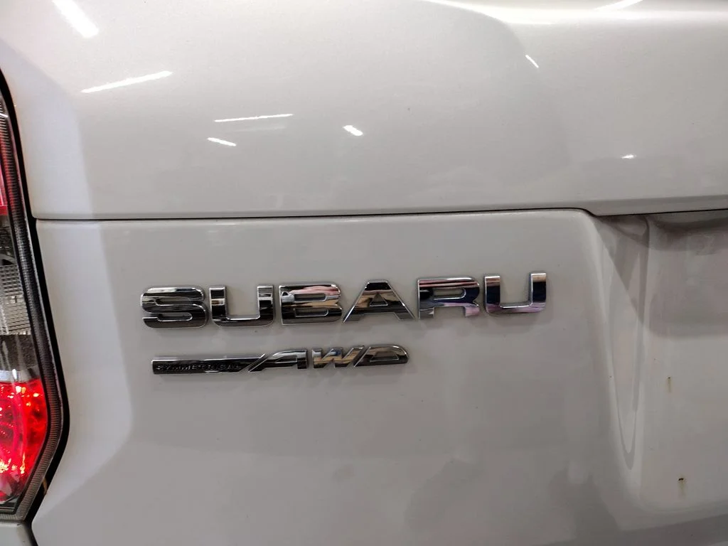 Used 2015 White Subaru 2.5i Premium image 15