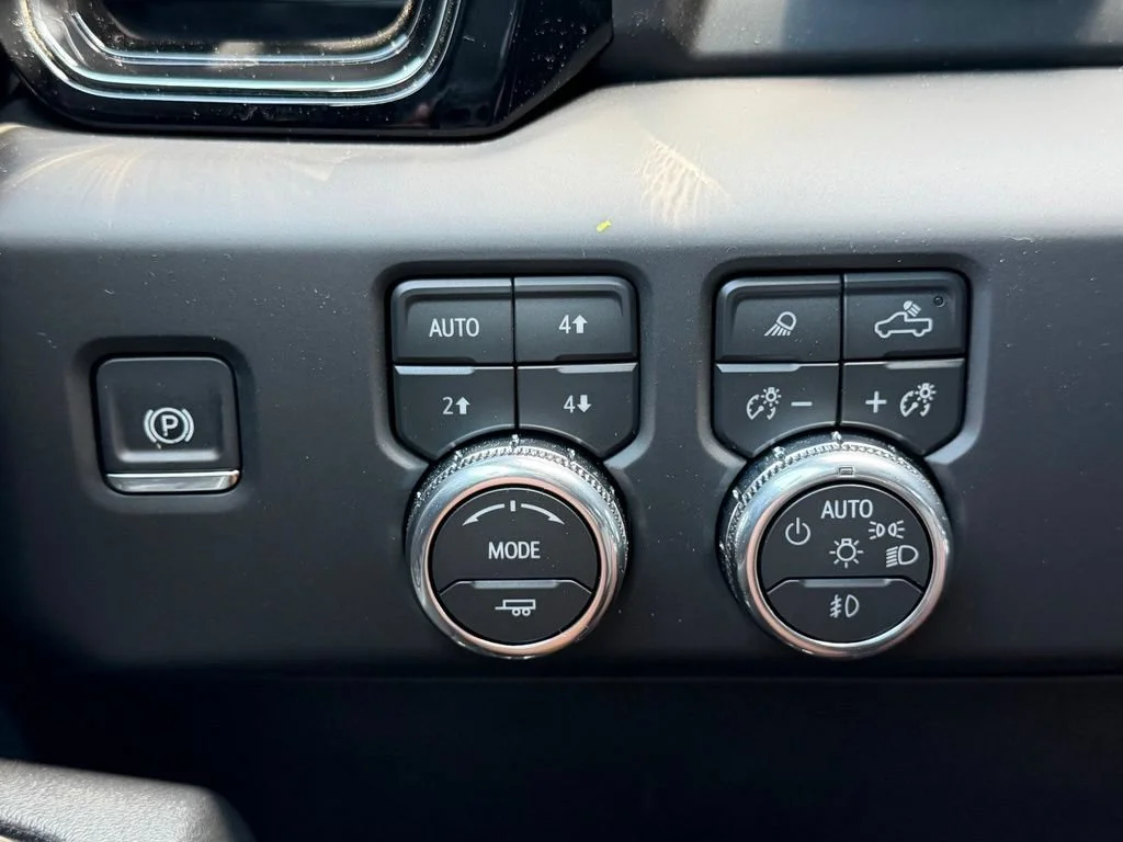 New 2026 Summit White GMC AT4 image 9
