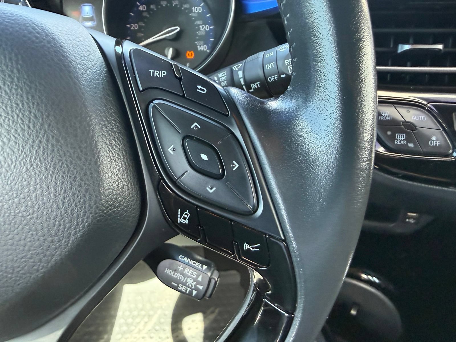 2022 Toyota C-HR XLE - Photo 19