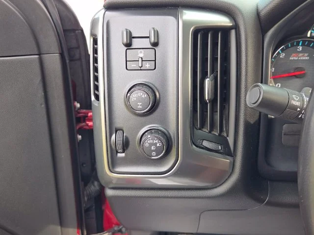 Used 2018 Red Chevrolet LT image 28