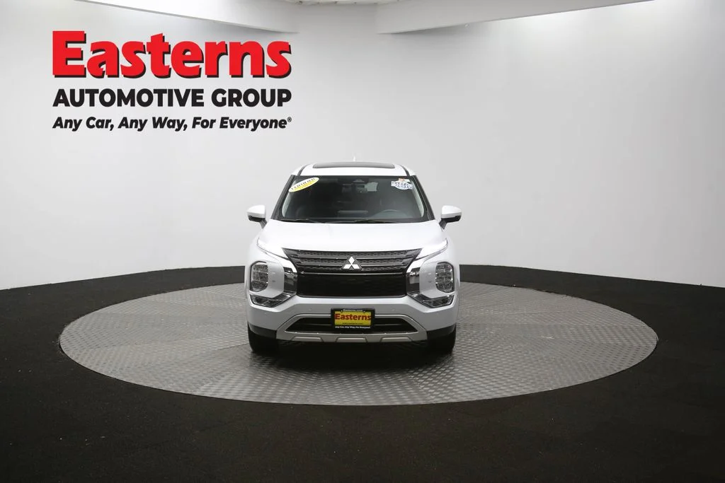 Used 2023 White Mitsubishi SE image 53