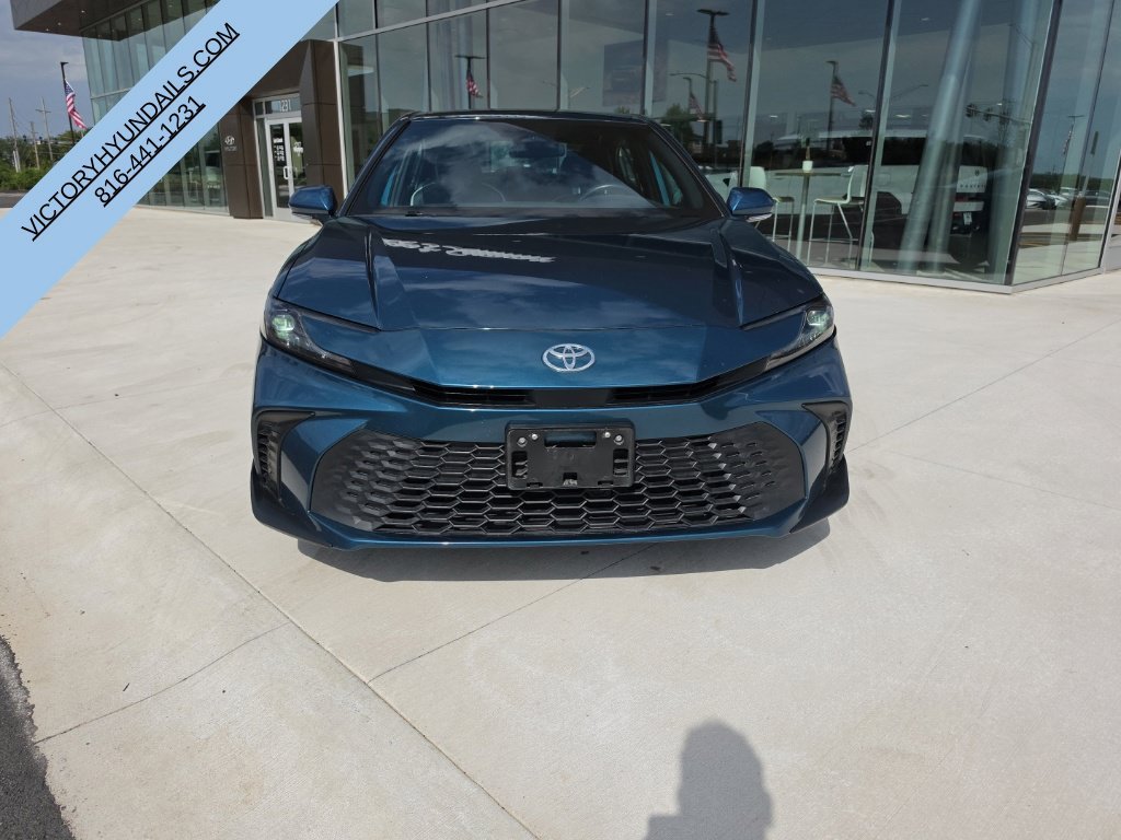 Used 2025  Toyota SE image 9
