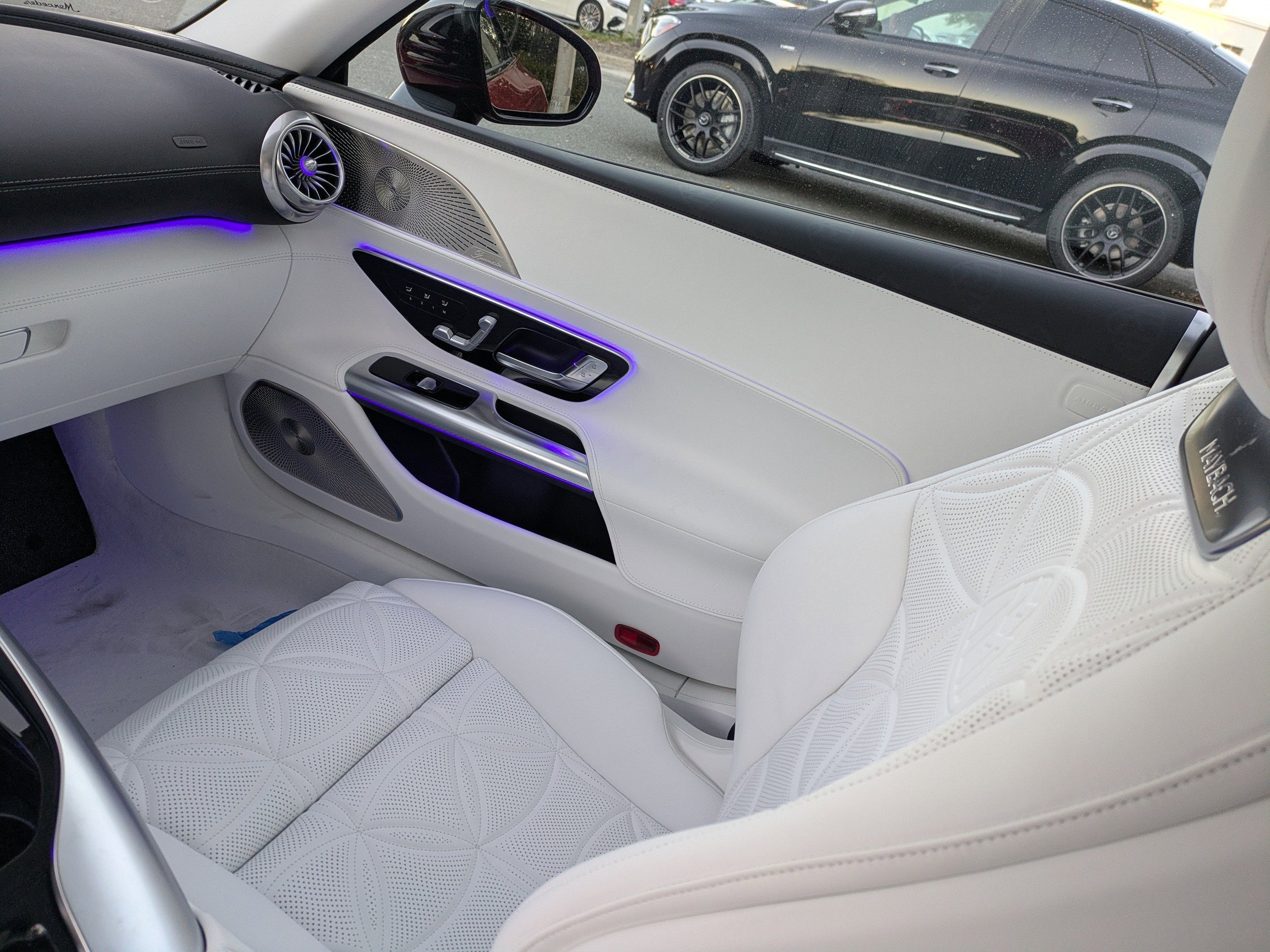 New 2026 MANUFAKTUR moonlight white magno (White Ambiance) Mercedes-Benz Maybach SL 680 Monogram Series image 18