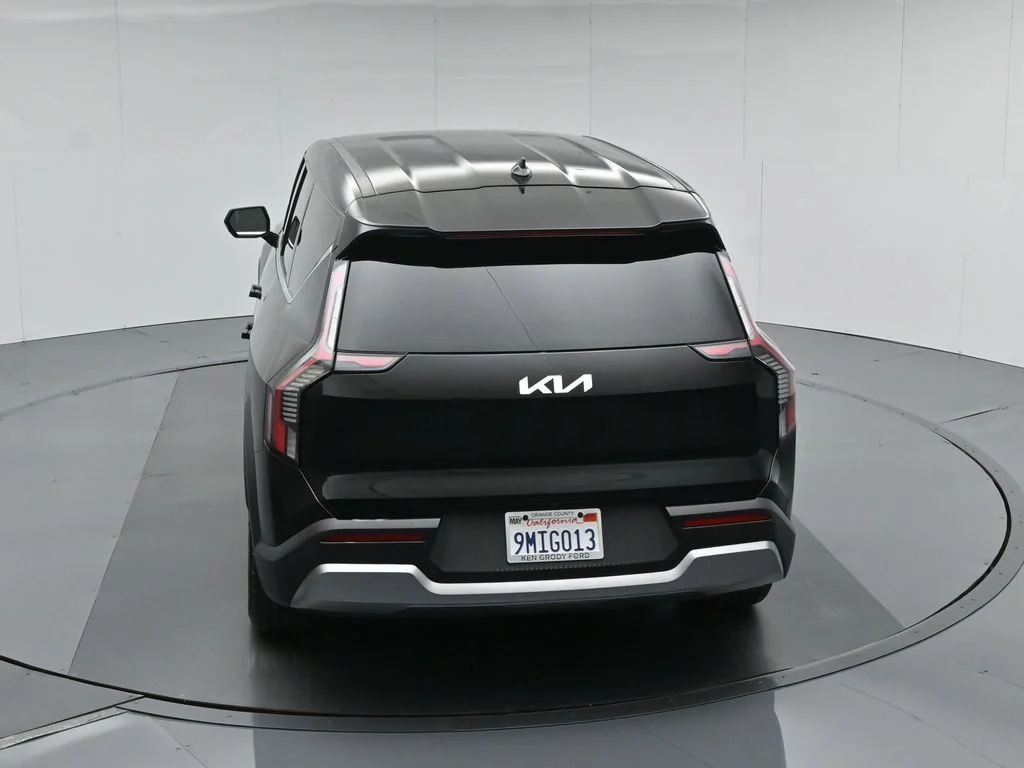 Used 2024 Black Kia Light Long Range image 46