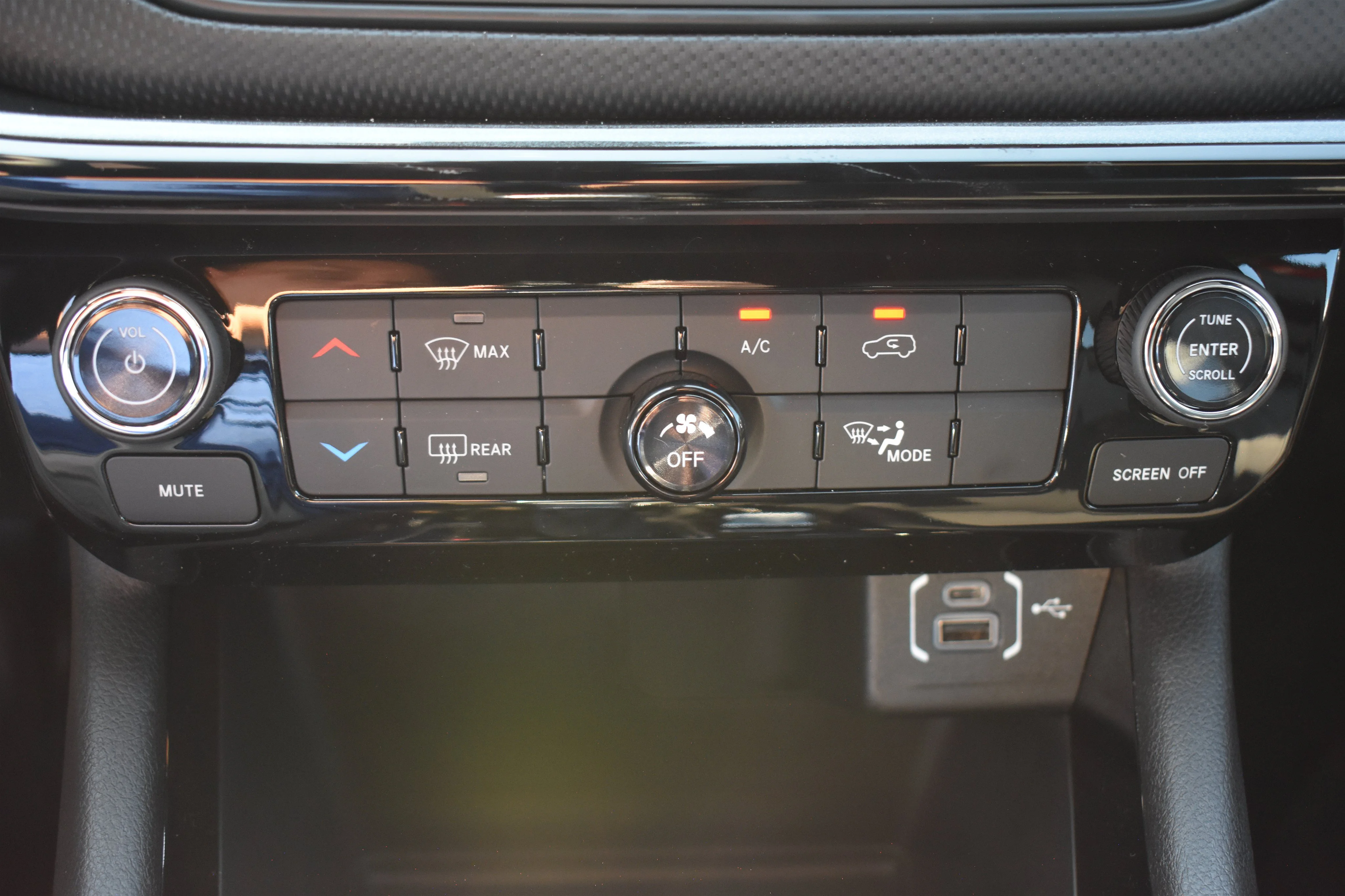New 2026 Red Hot Pearlcoat Jeep Latitude Altitude image 24