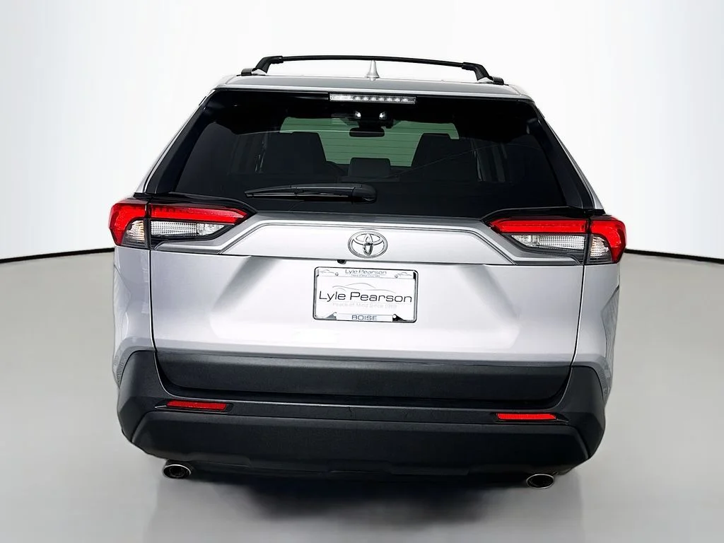 Used 2022 Silver Toyota XLE image 10