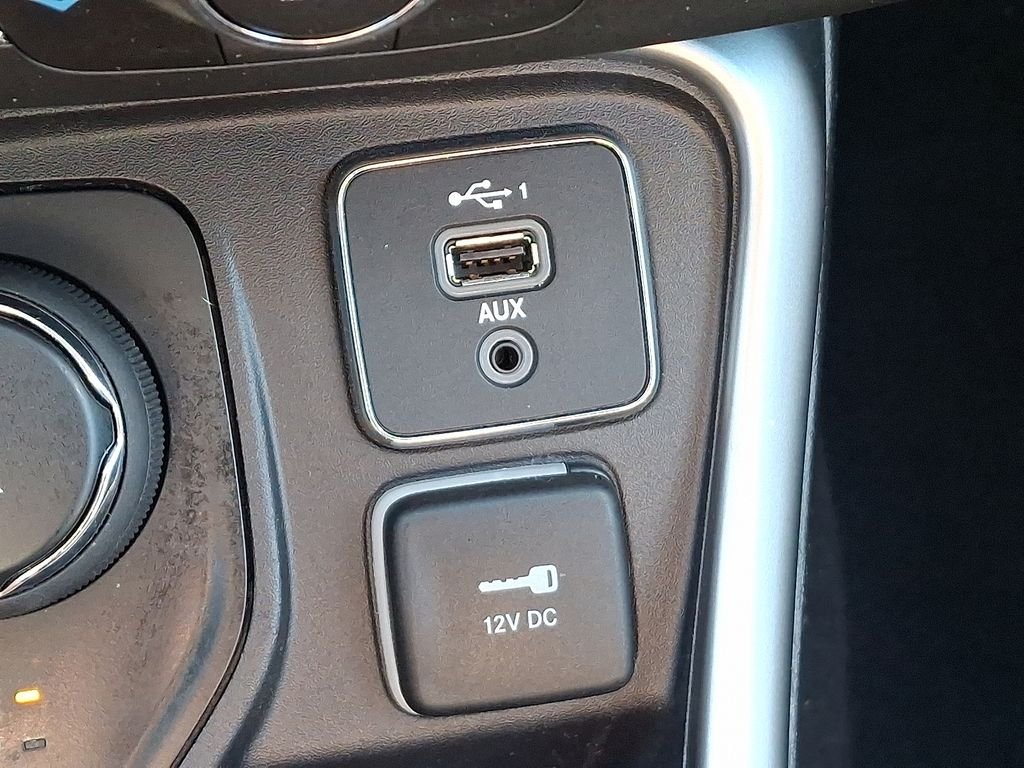 Used 2021 Gray Jeep Latitude image 25