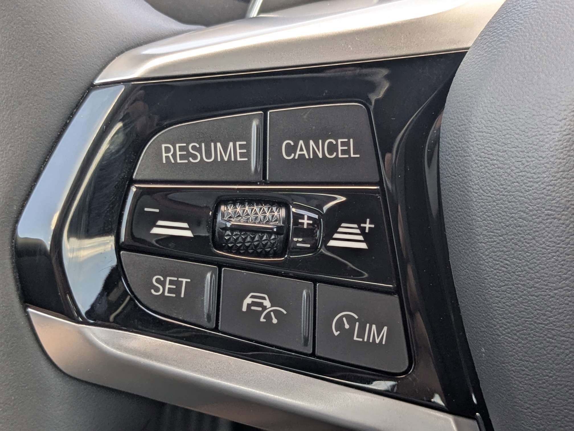 2025 BMW 3 Series 330i - Photo 28