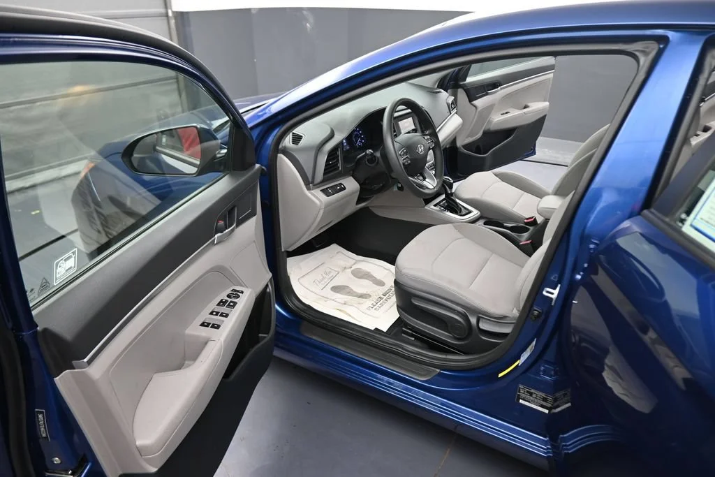 Used 2020 Blue Hyundai SE image 40