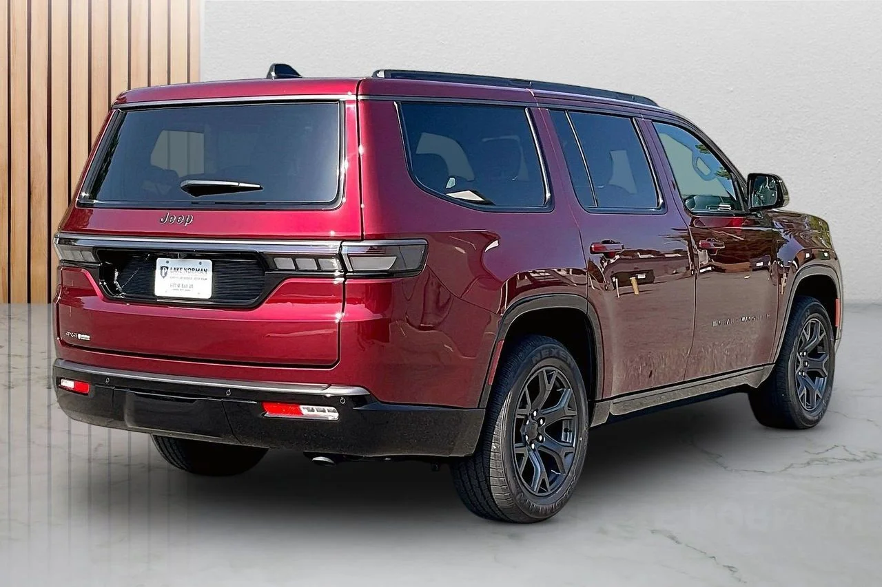 New 2026 Velvet Red Pearl-Coat Exterior Paint Jeep Limited Altitude image 9