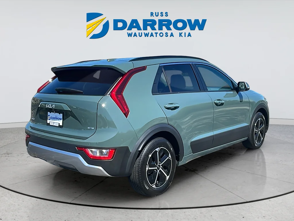 Used 2023 Green Kia EX image 5