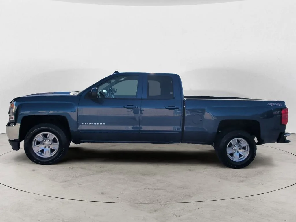 Used 2017 DEEP OCEAN BLUE METALLIC Chevrolet LT image 2