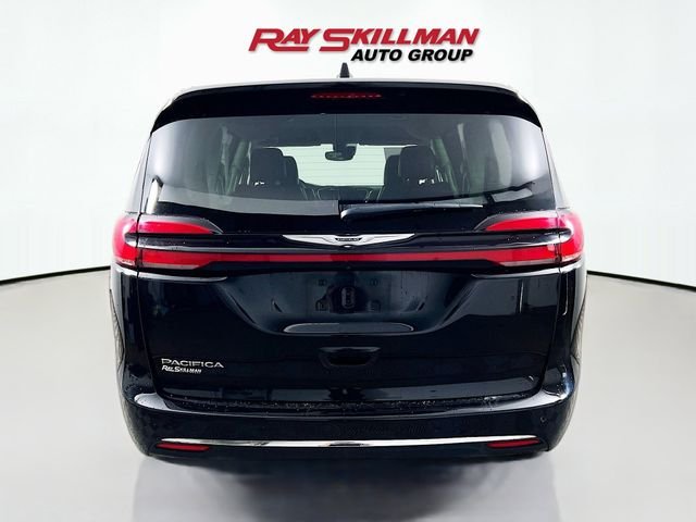 2024 Chrysler Pacifica Touring L - Photo 6