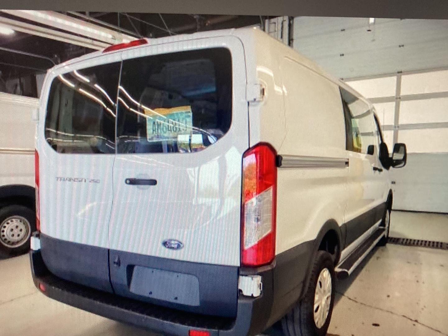 Used 2025 Oxford White Ford 250 image 3