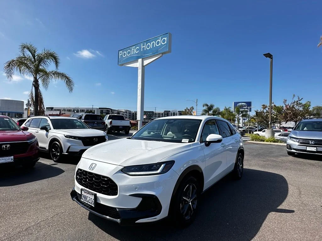 Used 2025 White Honda EX-L image 2