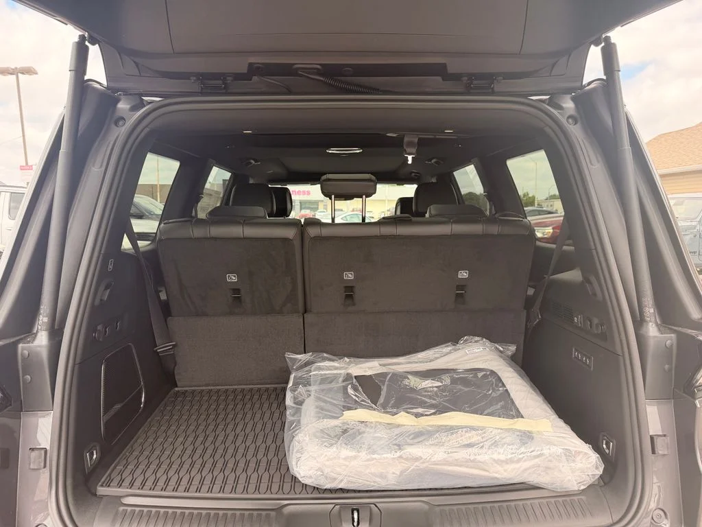 New 2026 Gray Jeep Upland image 9
