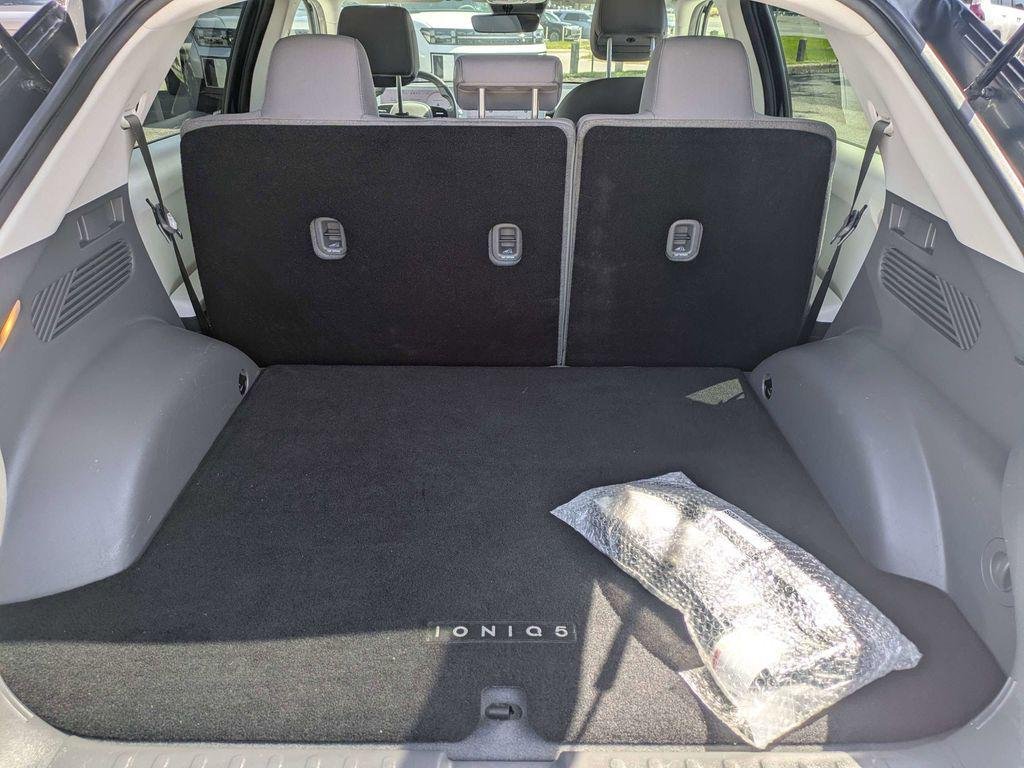 New 2023 Black Hyundai SE image 12