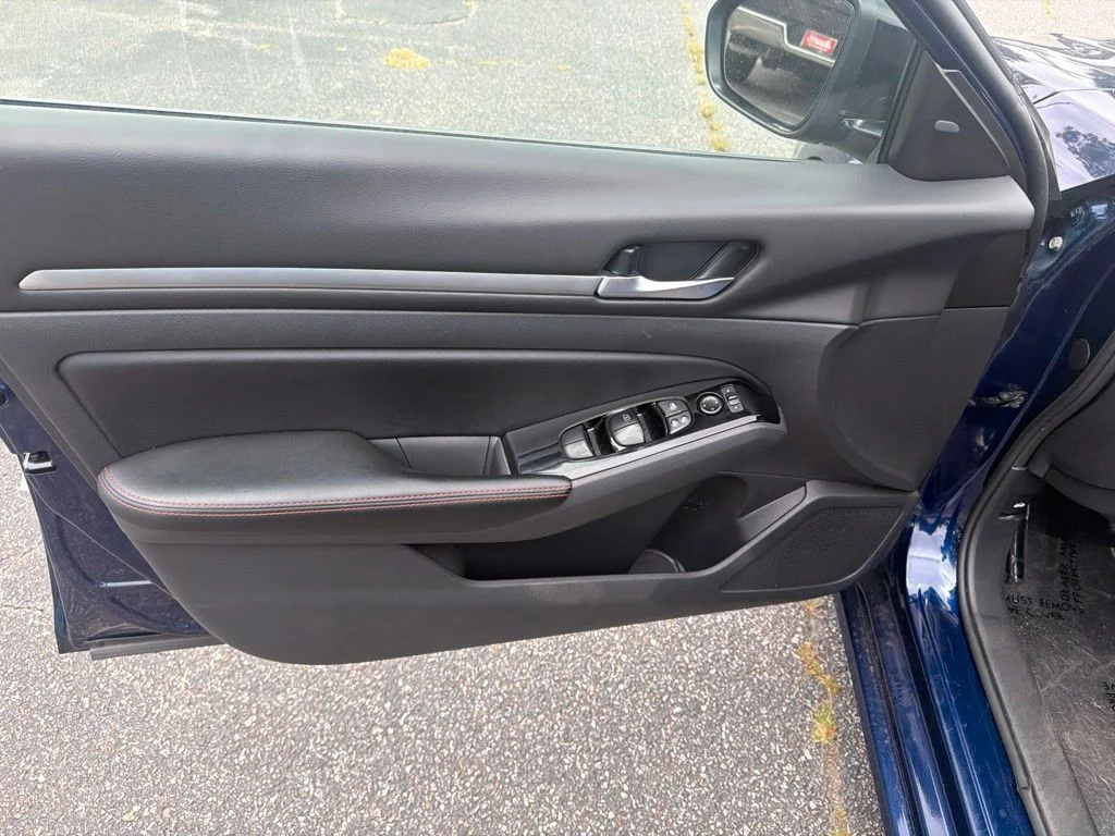 Used 2024 Blue Nissan 2.5 SR image 14