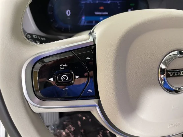 2025 Volvo XC60 Plus - Photo 21