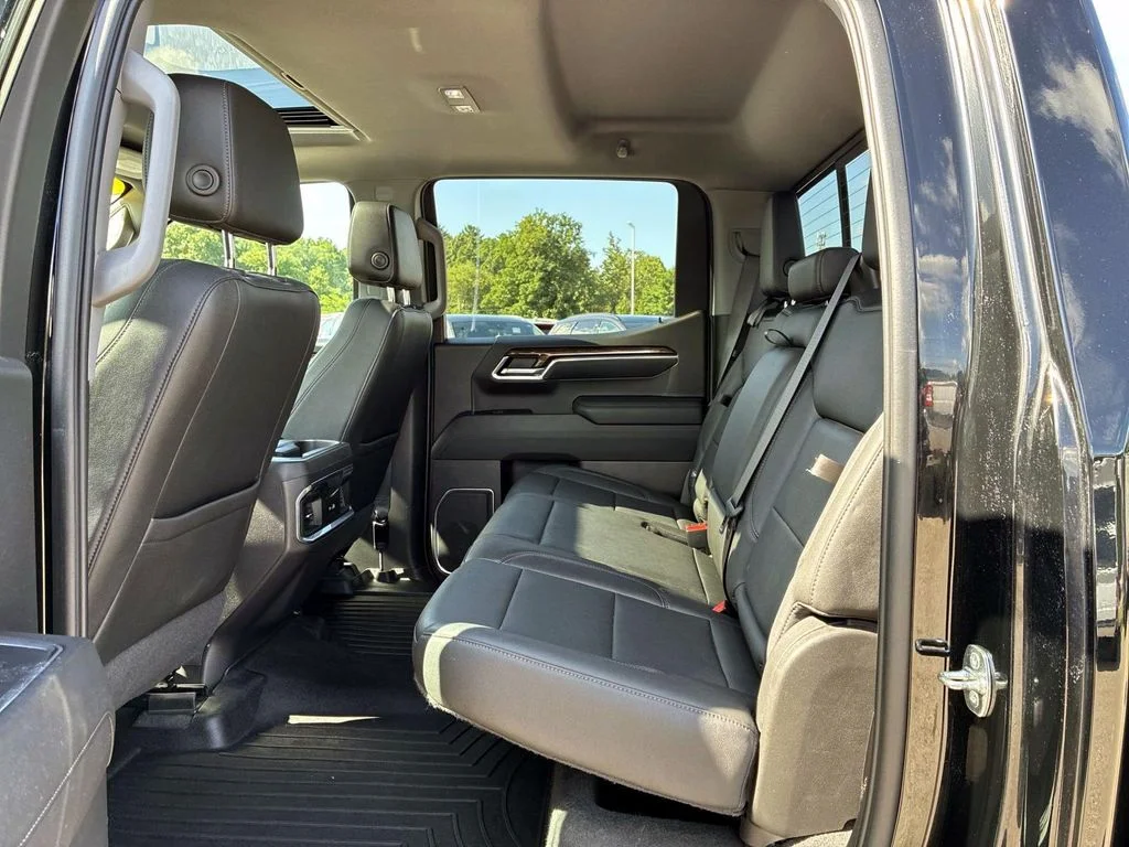 Used 2022 Black GMC Elevation image 17