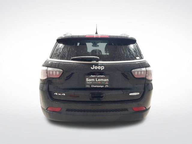 New 2026 Diamond Black Crystal Pearl-Coat Exterior Paint Jeep Latitude image 23