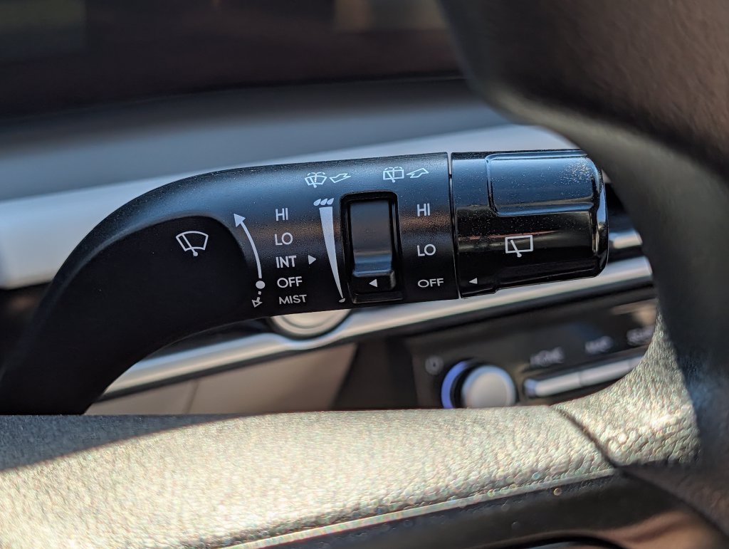 Certified Used 2025 Silver Hyundai SEL image 30