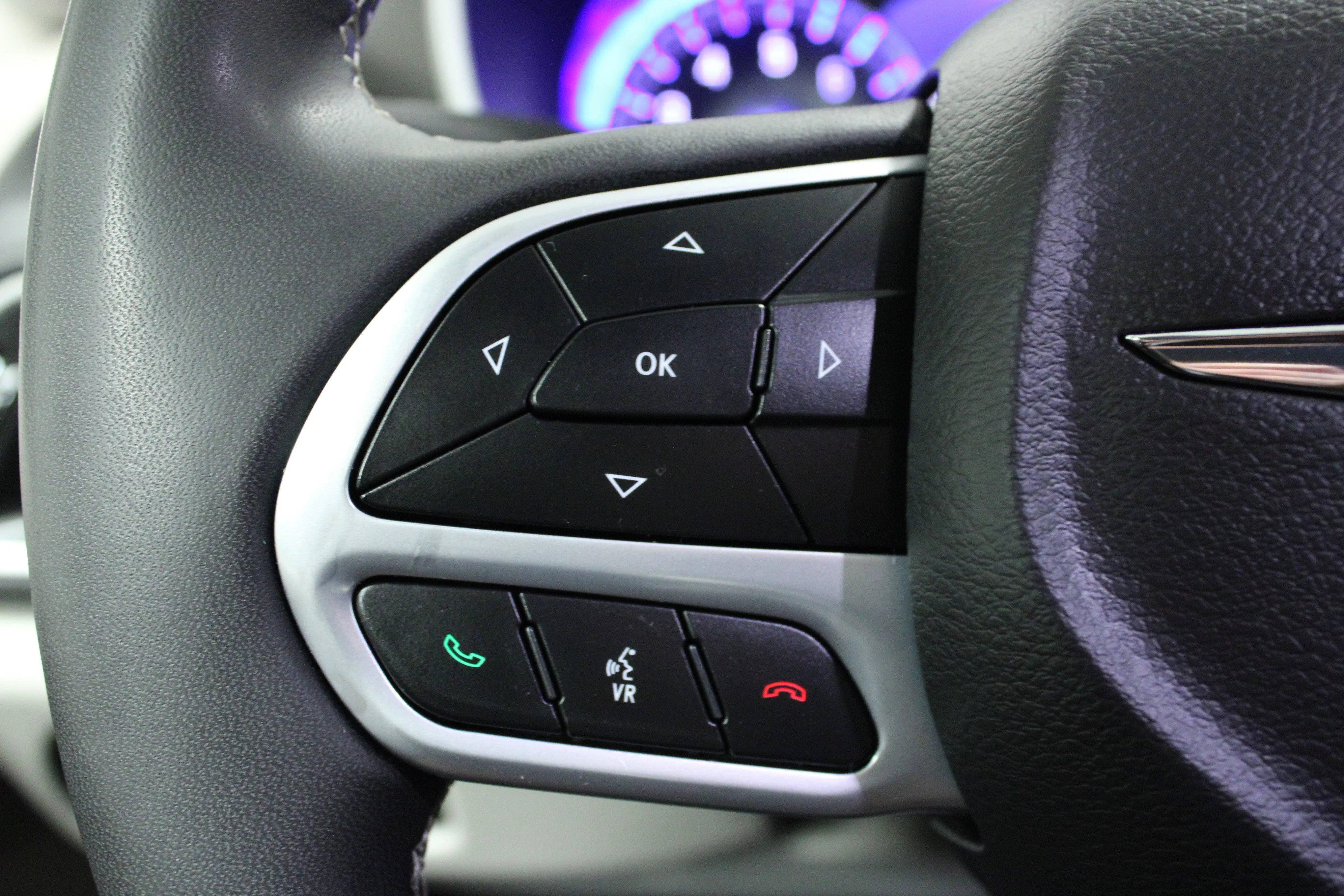 Used 2024 Silver Mist Clearcoat Chrysler Touring L image 21