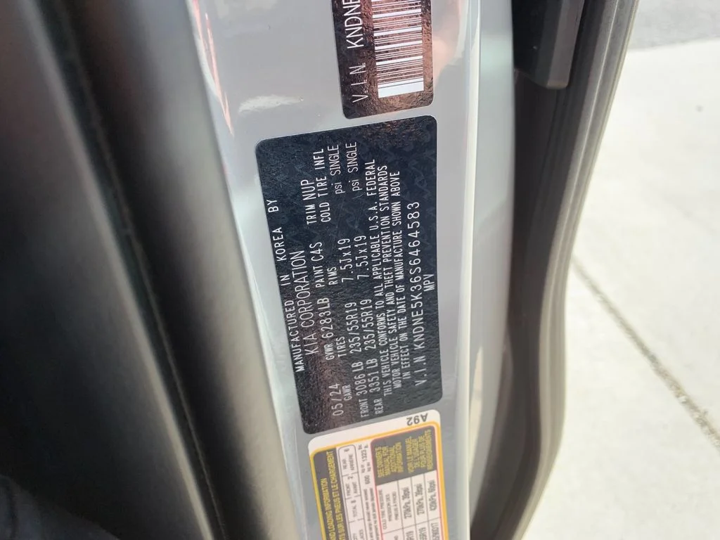 Used 2025 White Kia SX image 38