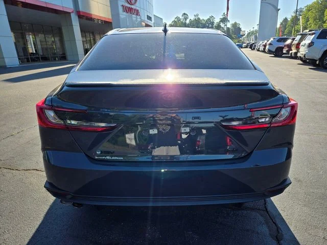 Used 2025  Toyota SE image 7