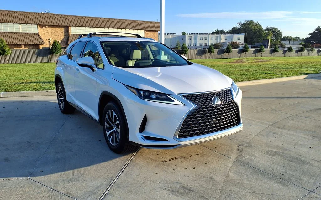 Used 2021 White Lexus 350 image 1