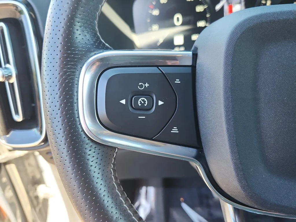 Used 2021 Gray Volvo R-Design image 19