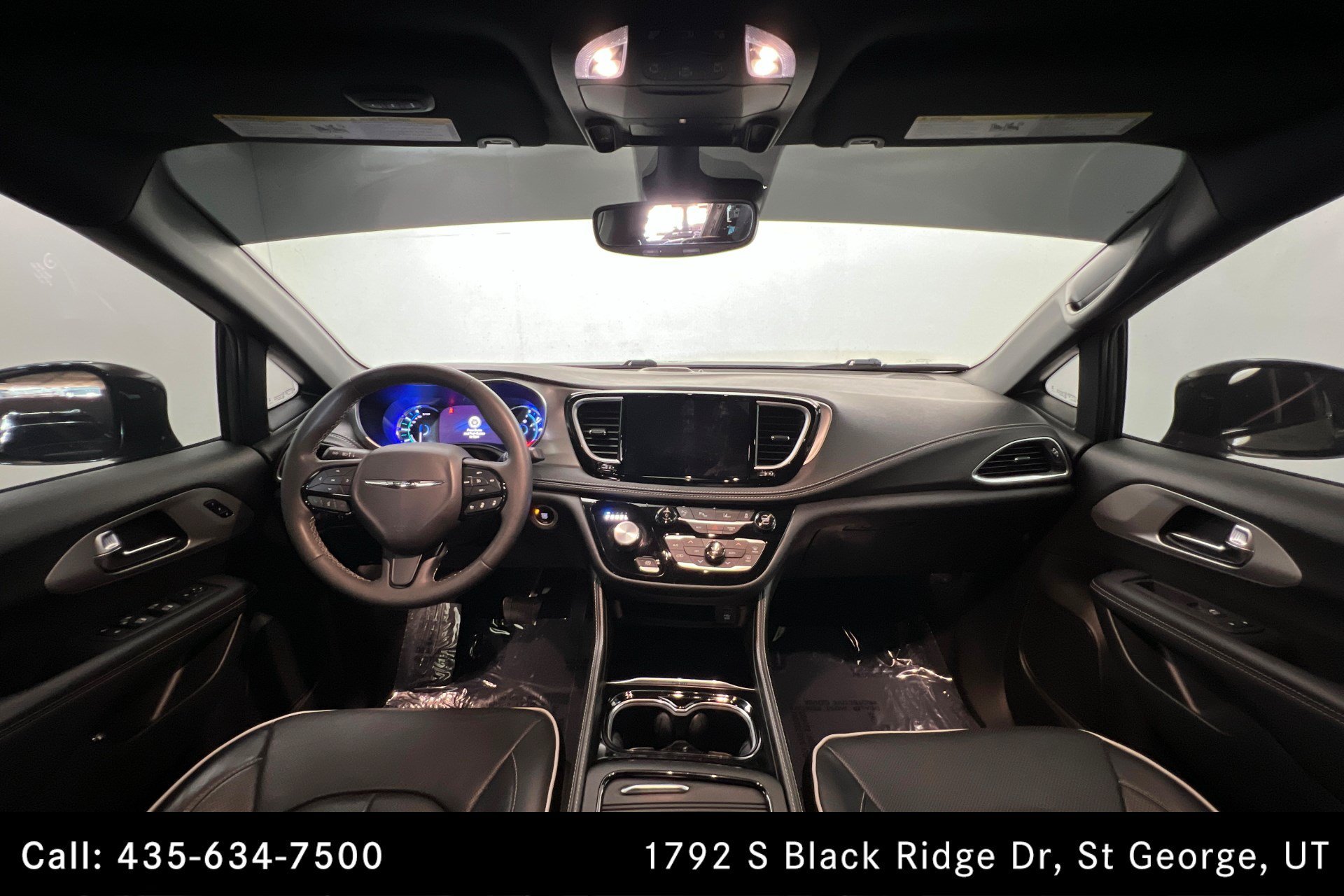 Used 2023 Ceramic Gray Clearcoat Chrysler Hybrid Limited image 10