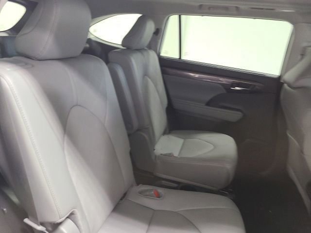 2024 Toyota Highlander Platinum - Photo 13