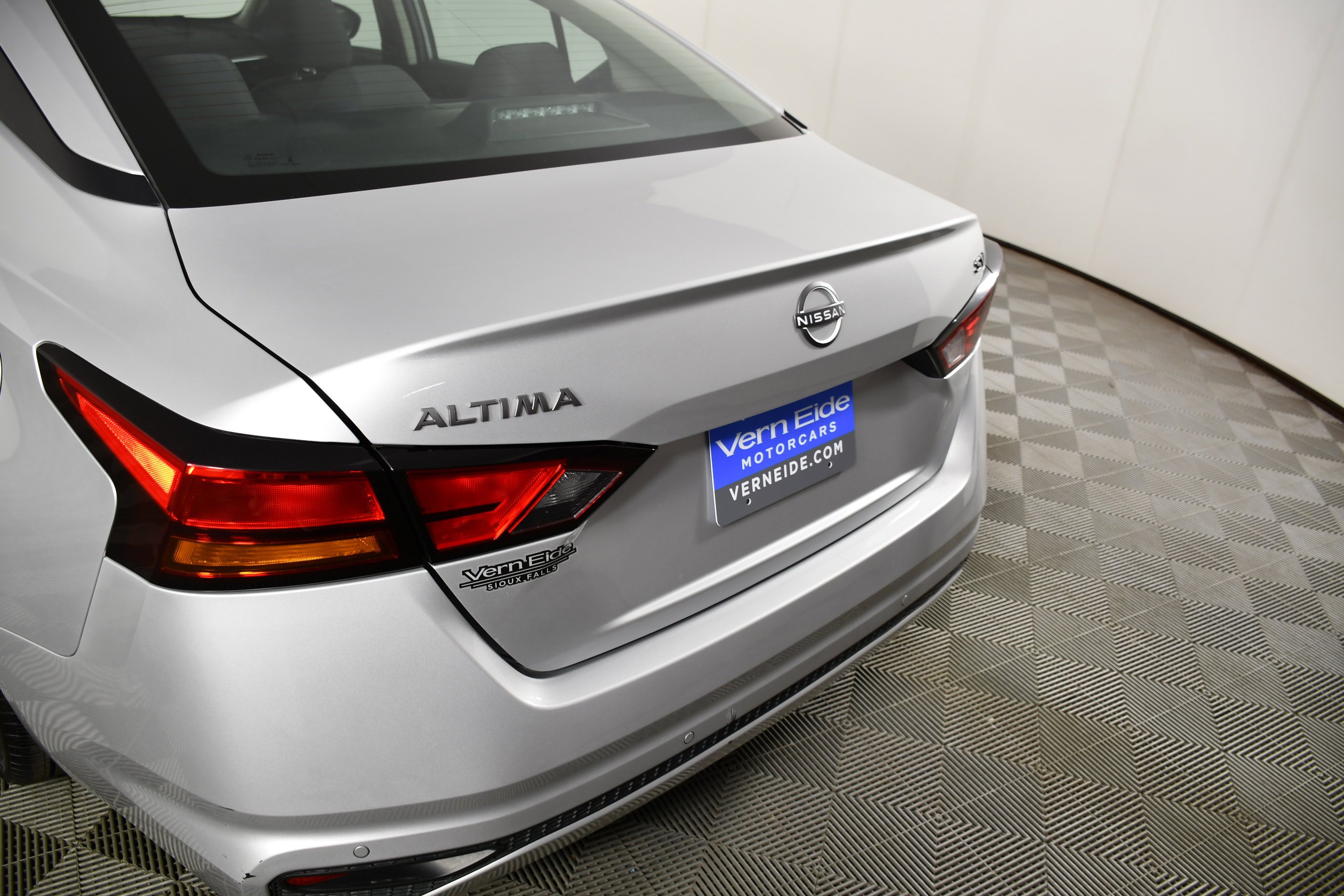 Used 2024 Brilliant Silver Metallic Nissan 2.5 SV image 15