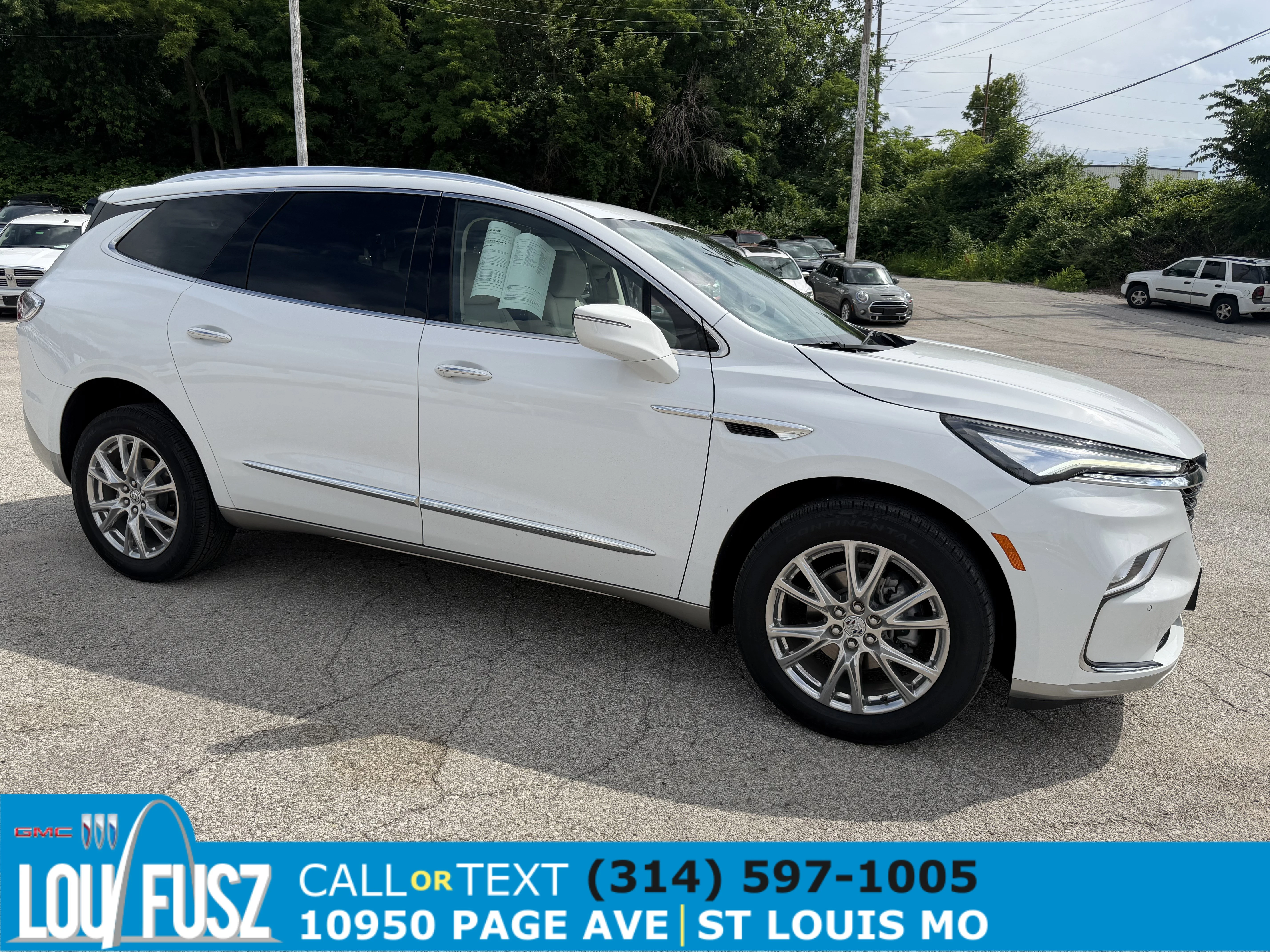2023 Buick Enclave Essence's photo