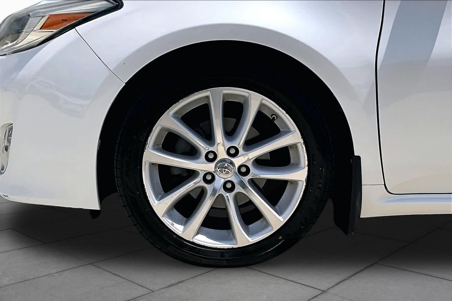 Used 2013 Blizzard Pearl Toyota Limited image 10