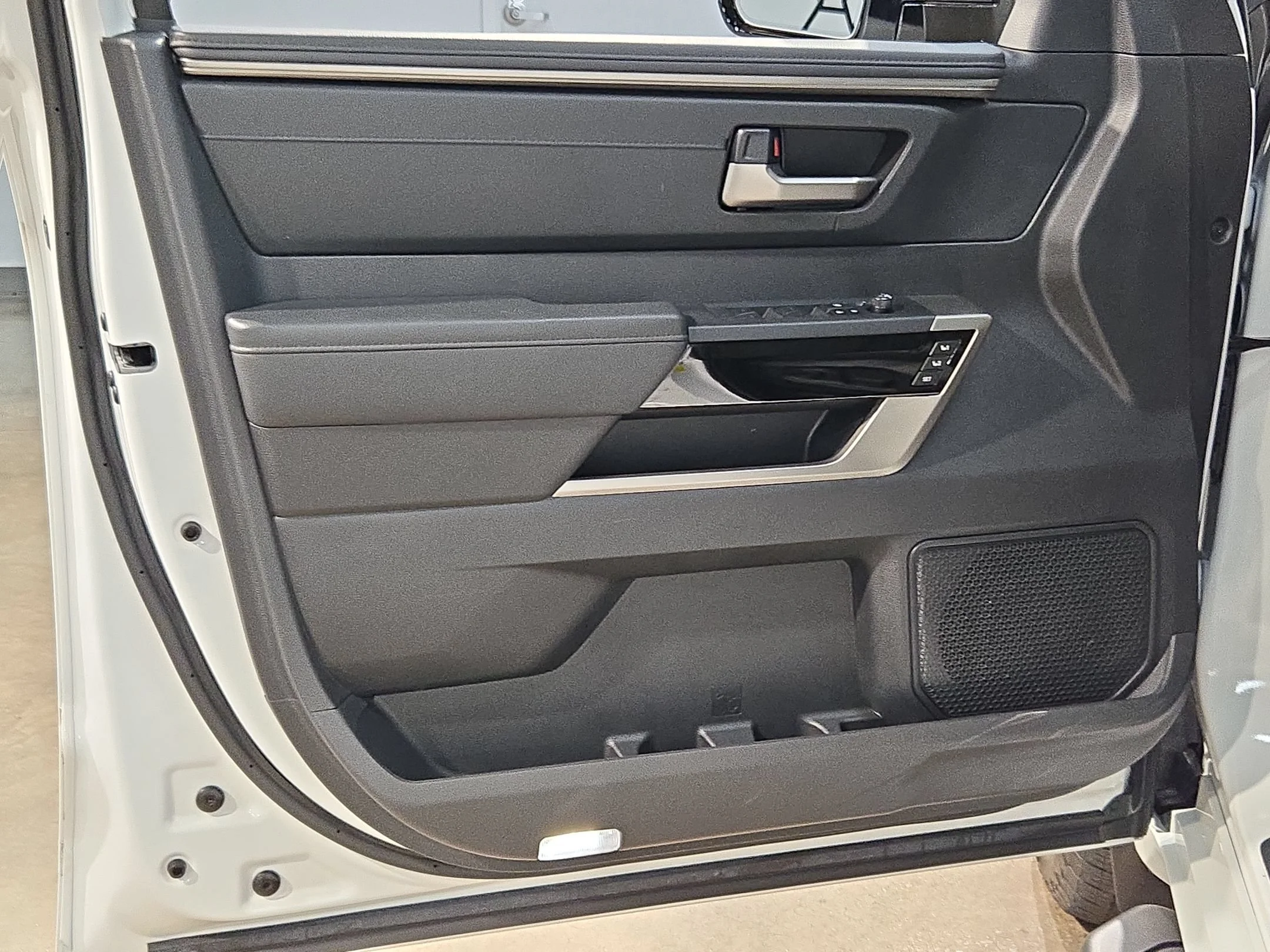 Certified Used 2025 Wind Chill Pearl Toyota Limited image 20