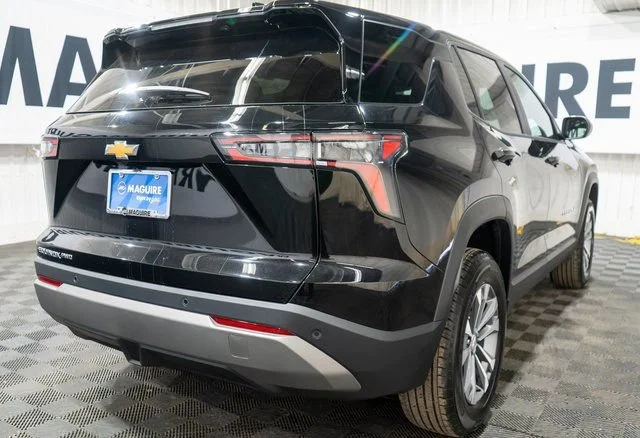 New 2027 Mosaic Black Metallic Chevrolet LT image 5