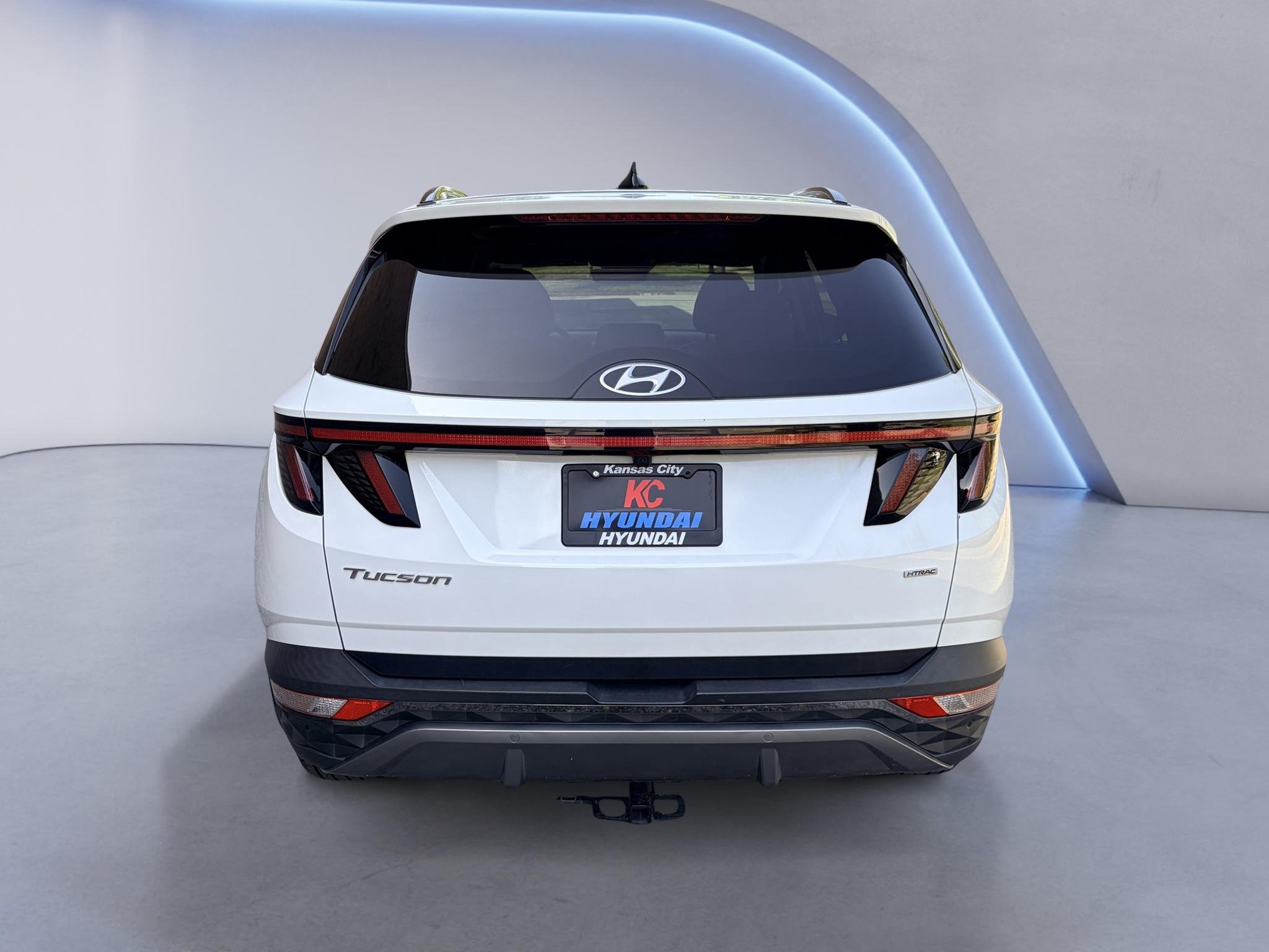 Used 2022 Quartz White Hyundai Limited image 4