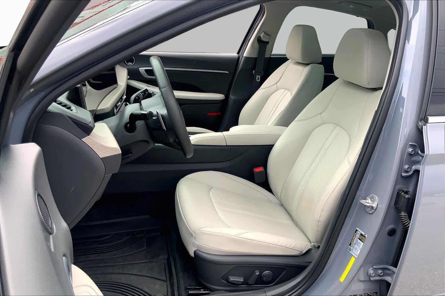 Used 2024 Transmission Blue Hyundai Limited image 8