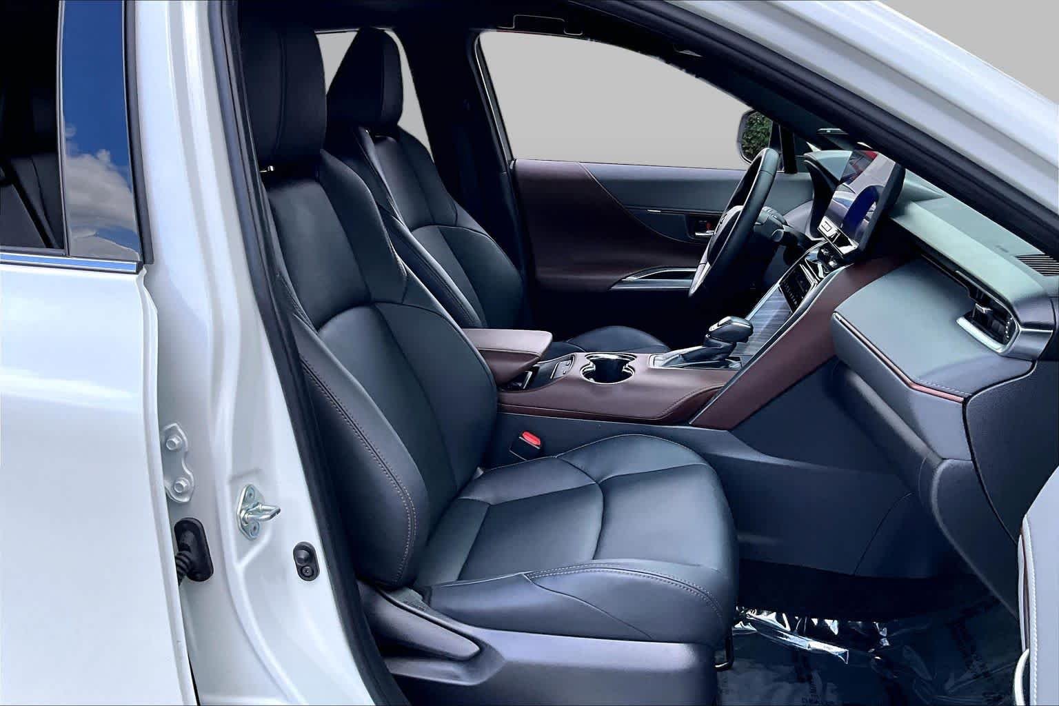 Used 2023 Wind Chill Pearl Toyota XLE image 9